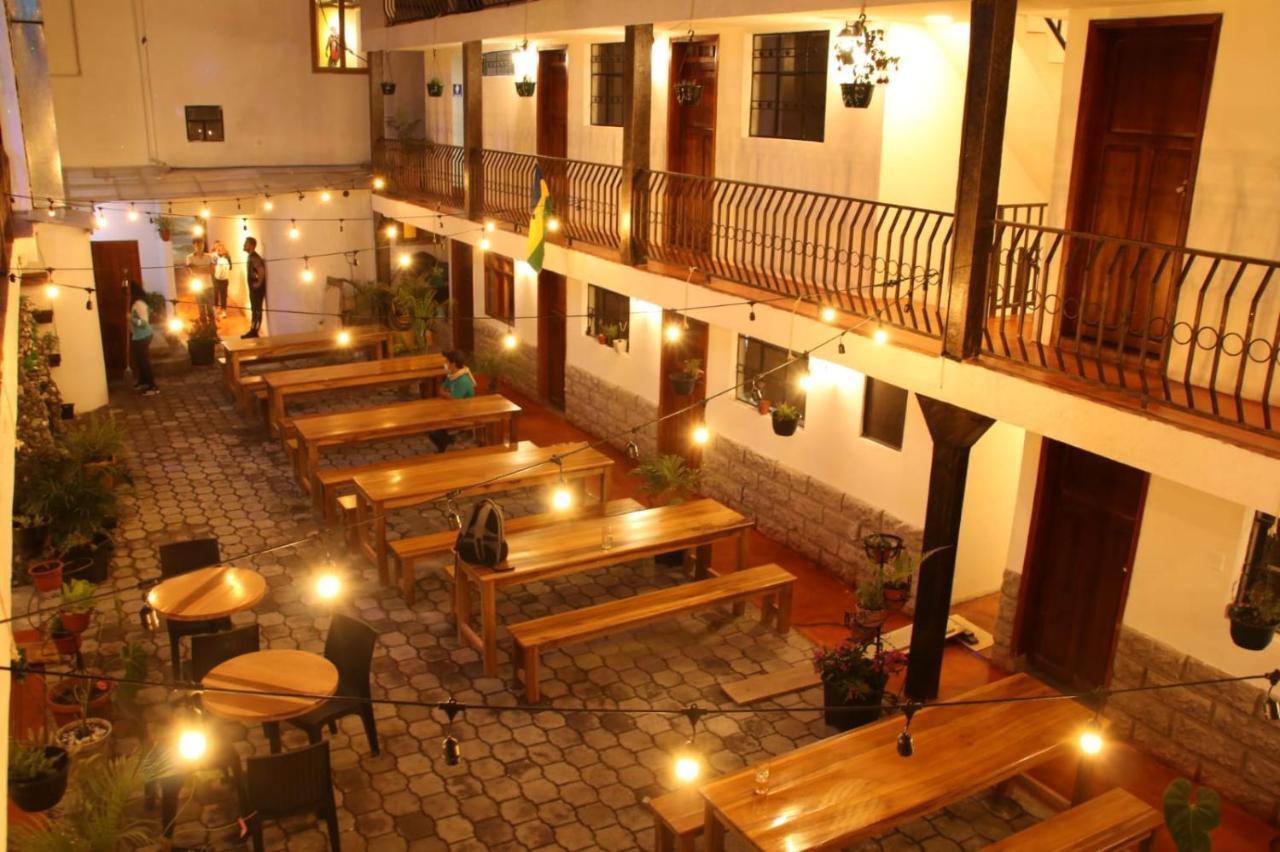 El Jardin Escondido Party Hostel Баньйос Екстер'єр фото