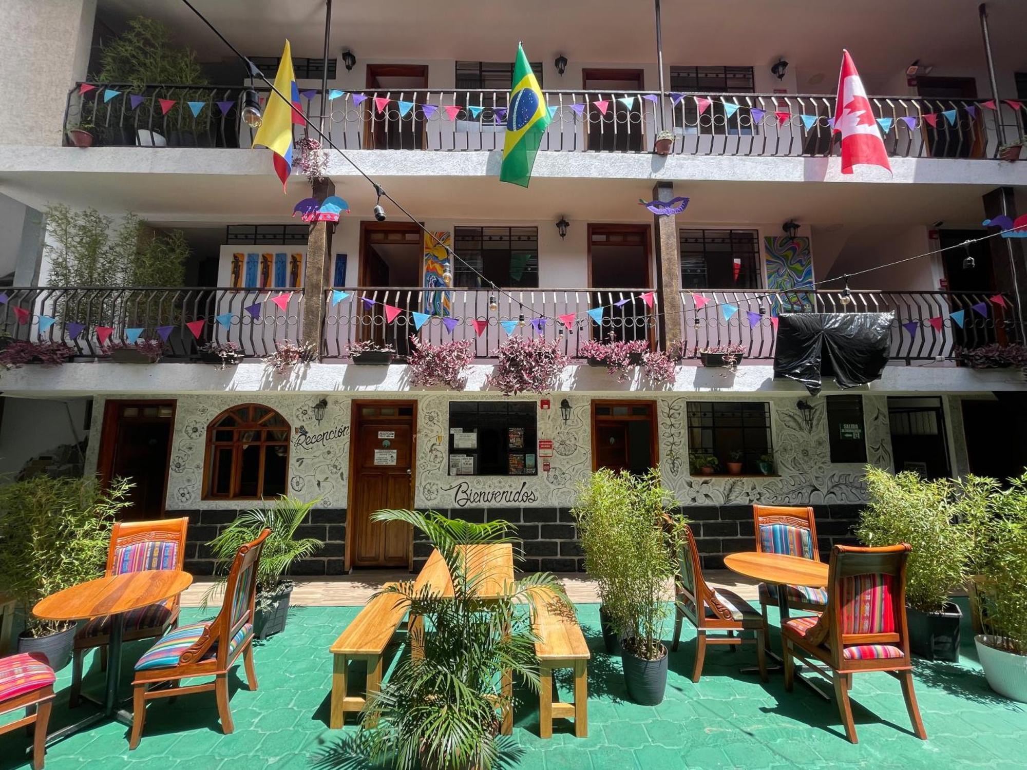 El Jardin Escondido Party Hostel Баньйос Екстер'єр фото